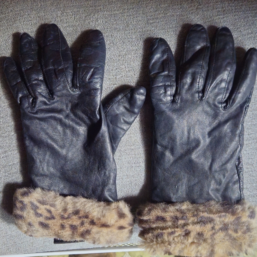 Wilsons Leather Black Gloves with Brown Faux Fur Trim